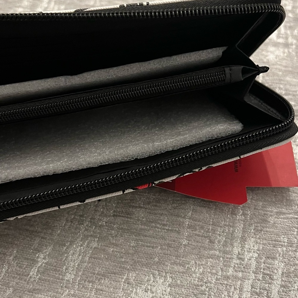 Peanuts Snoopy Zip Around Wallet - Picture 6 of 6